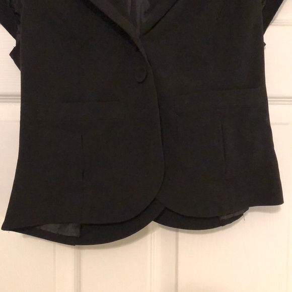 🎉5 for $15 shirts🎉Cap Sleeve Black Blazer - Picture 3 of 3